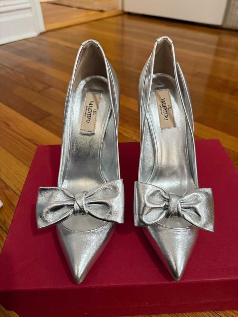 Valentino Garavani ‘Dollybow’Metallic Silver removable Bow-Front Pumps size 38.5